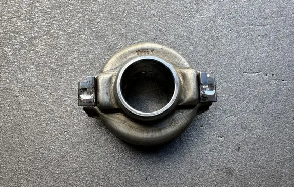 Nissan Terrano Clutch release bearing slave cylinder 305027F000