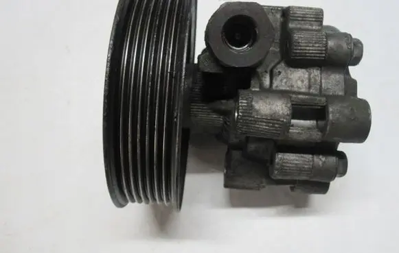 Chrysler 300 - 300C Power steering pump 04891613AA