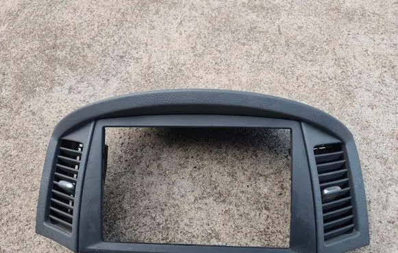 Jeep Grand Cherokee (WK) Radio/GPS head unit trim 5JN311DHAN