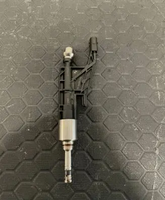 BMW 2 F22 F23 Fuel injector 0261500539