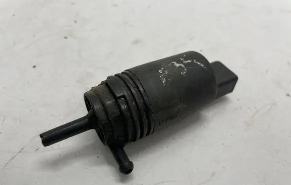 BMW 5 F10 F11 Windscreen/windshield washer pump 8377612