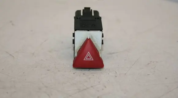 Volkswagen PASSAT B6 Hazard light switch 3C0953509A