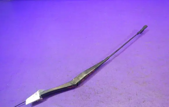 Opel Astra H Front wiper blade arm 13111220LH