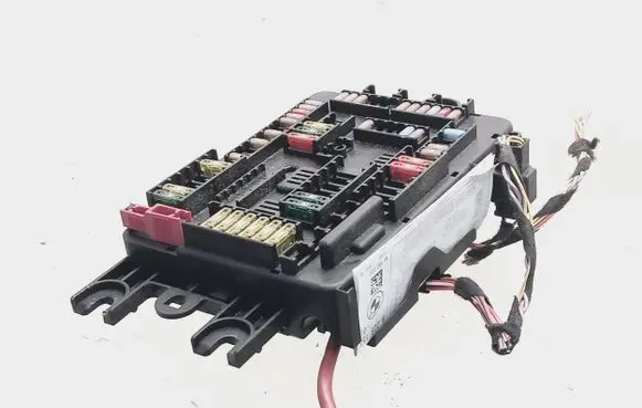 BMW 1 F20 F21 Fuse module 9261111