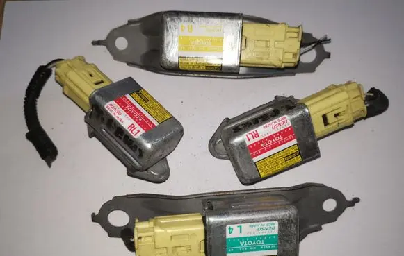 Toyota Prius (XW20) Airbag deployment crash/impact sensor 8983447020 8986047040 8983347030