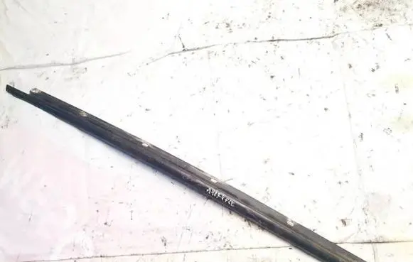 Volkswagen Jetta V Front door glass trim molding 