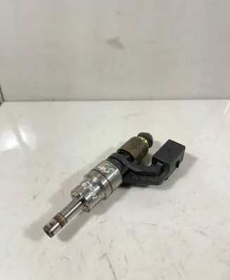 Volkswagen Golf V Fuel injector 03C906036A 0261500016