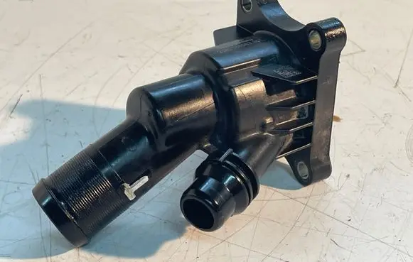 Thermostat/thermostat housing