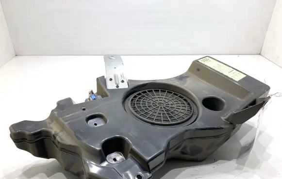 Audi A3 S3 8P Subwoofer speaker 8P4035382