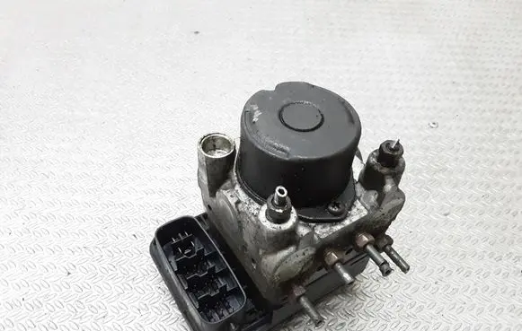 Toyota Avensis Verso ABS Pump 4451044110
