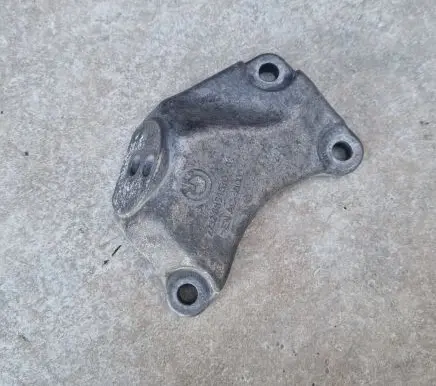 BMW 5 G30 G31 Gearbox mounting bracket 6861570 22326861570
