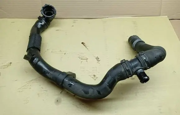 Volkswagen PASSAT B7 Engine coolant pipe/hose 3AA122051A 124610H0