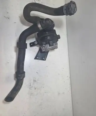 Mercedes-Benz C W205 Electric auxiliary coolant/water pump A0005002586 201601172600