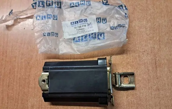 Mercedes-Benz E W210 Front door check strap stopper 2107200116