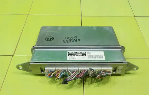 Lexus GS 300 350 430 450H Engine control unit/module 8966130J70 18AB35