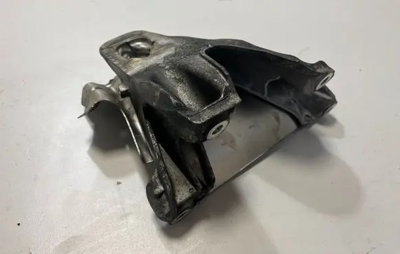 BMW X5 F15 Engine mounting bracket 6853208