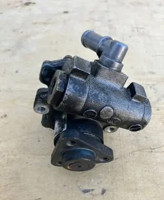 BMW 5 E39 Power steering pump 61289 2108226 1097149