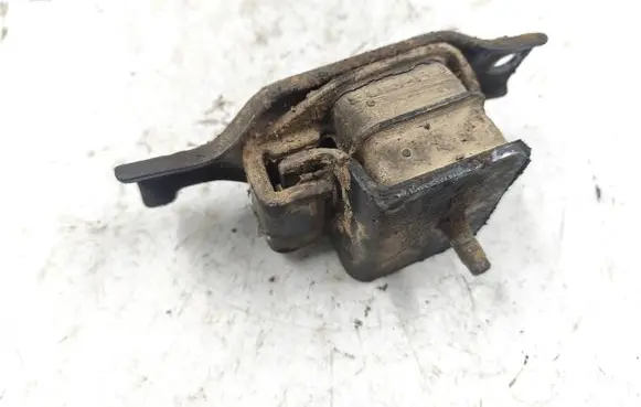Engine mount bracket