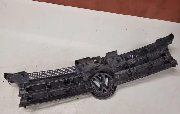 Volkswagen Golf IV Front bumper upper radiator grill 1J0853655G 1J0853651H