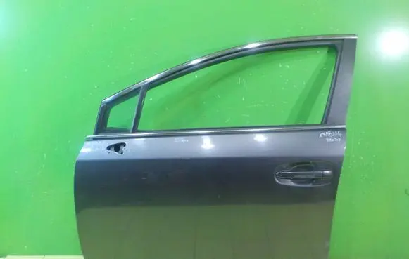 Toyota Avensis T270 Front door PRZOD LEWE