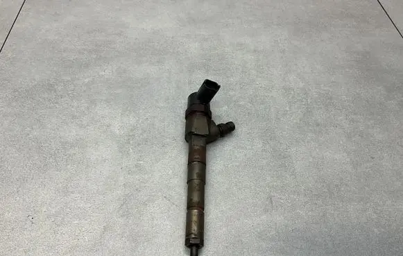 Opel Zafira C Fuel injector 0445110327