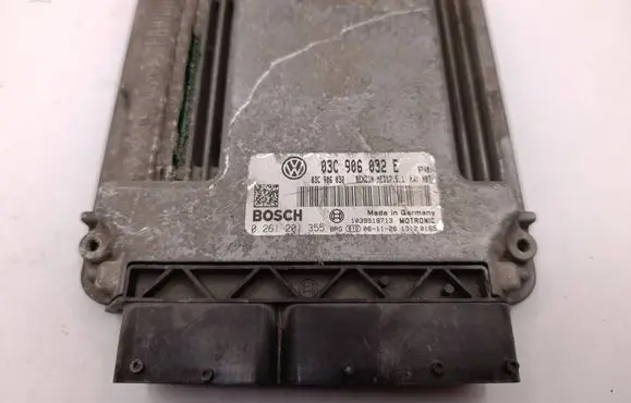 Volkswagen Golf VI Engine control unit/module 03C906032E 03C906032 0261201355