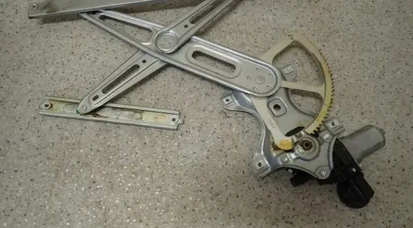 Toyota Yaris Front door window regulator with motor 857100D100