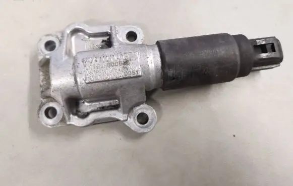 Volvo V70 Camshaft vanos timing valve P347042 30001580051 27563780