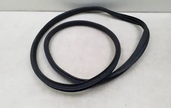 Trunk rubber seal (body)