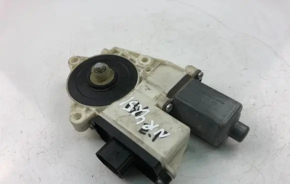 BMW X3 E83 Front door window regulator motor 6925965