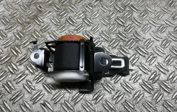 Suzuki Vitara (LY) Third row seat belt 