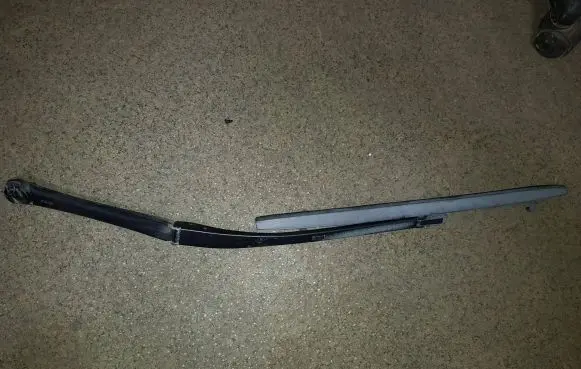 BMW 5 E39 Front wiper blade arm 61618209879 61618162985