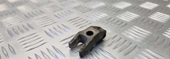Volkswagen PASSAT B5 Fuel Injector clamp holder 