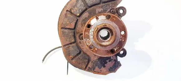 Volkswagen Golf V Front wheel hub