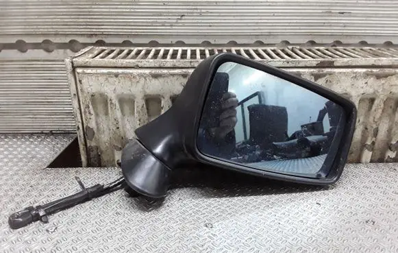 Audi 80 90 S2 B4 Manual wing mirror E11015581
