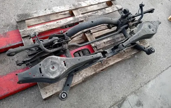 Volkswagen PASSAT B7 Rear axle beam 