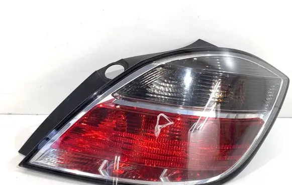 Opel Astra H Rear/tail lights 13222325