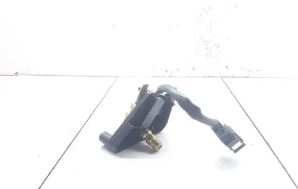 Volkswagen Touareg I Valve vacuum 7L0616751A