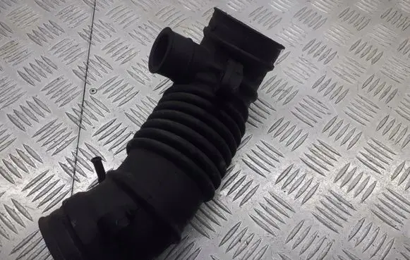 Mitsubishi Grandis Air intake hose/pipe