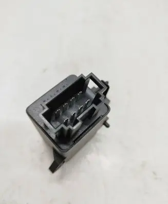 Volkswagen PASSAT B6 Seat heating relay 1Z0959772