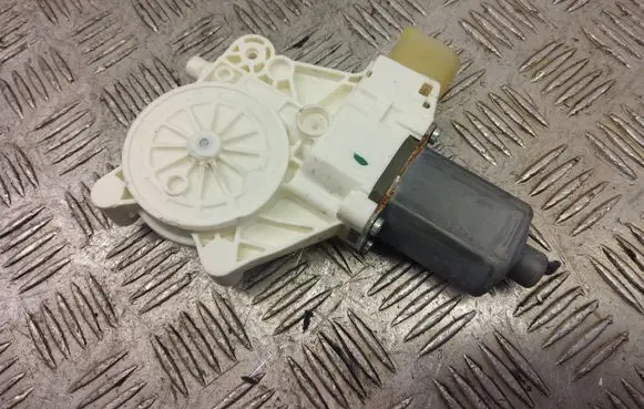 BMW 2 F22 F23 Rear door window regulator motor 7046031