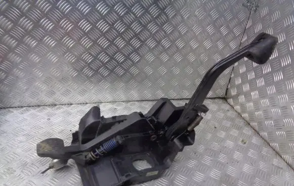 Mercedes-Benz Vito Viano W638 Brake pedal