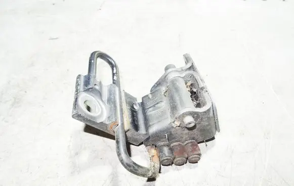 Audi A4 S4 B7 8E 8H Front door lower hinge 8E0831411B