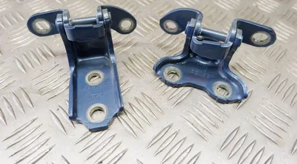 Rear door hinge set