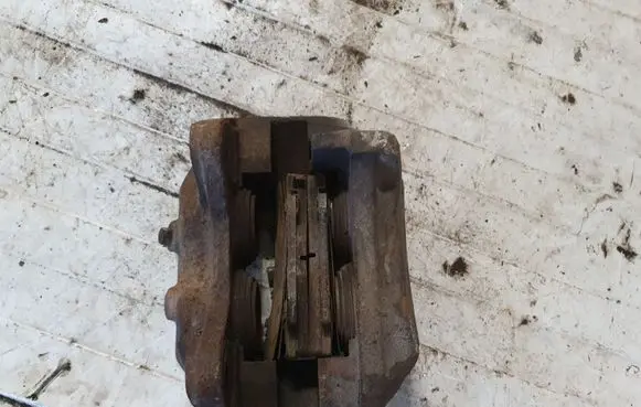 Toyota Land Cruiser (HDJ90) Front brake caliper NOCODE
