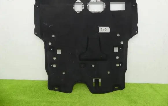 Peugeot 208 II Engine splash shield/under tray 9824226480