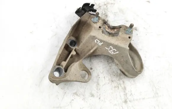 Audi A6 S6 C5 4B Engine mounting bracket 8E0199352D ALS112CU