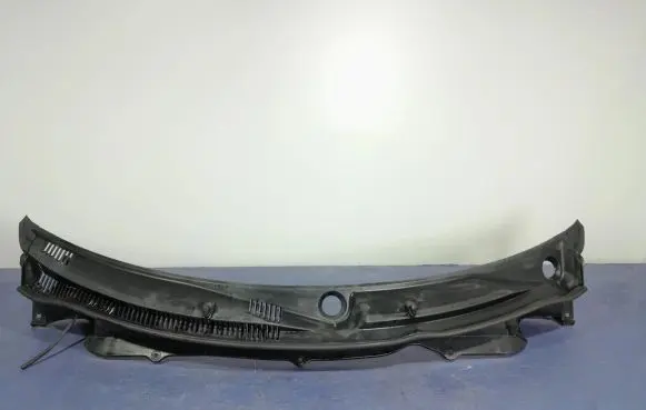 Suzuki Swift II Wiper trim
