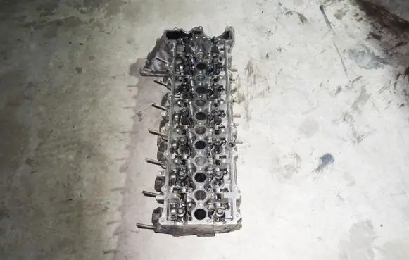 BMW 5 E39 Engine head 77885819 7788581 M57
