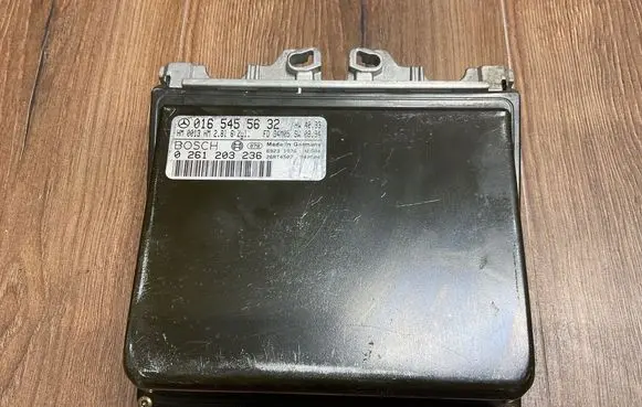 Mercedes-Benz E W124 Engine control unit/module ECU 0165455632 A0165455632 0261203236